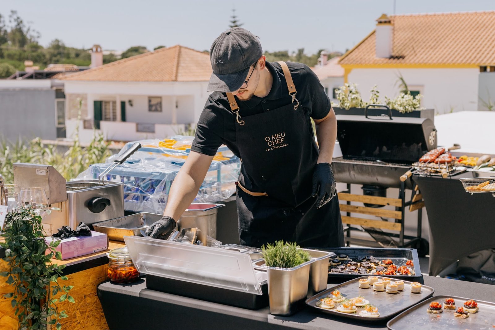 Chef Jonathan Julião a preparar um evento O.MeuChef ao vivo